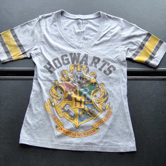 Harry Potter Hogwarts Small Gray & Yellow Short Sleeve Shirt - Picture 1 of 7